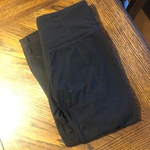 Black cropped Athleta leggings